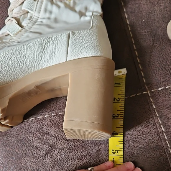 Dolce Vita Celida Women’s Chunky Lug Heel Ankle Combat Boots - Cream/Tan 10 - Picture 14 of 15